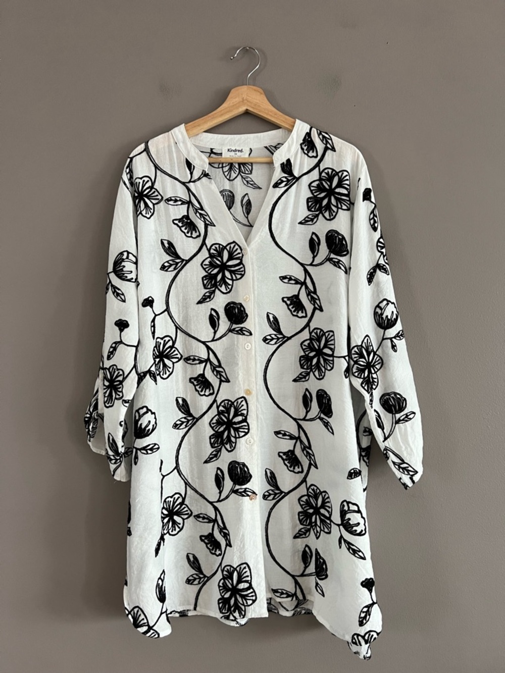 Anthropologie Kindred Women’s Tunic Top 3X Black White Embroidered Floral Boho
